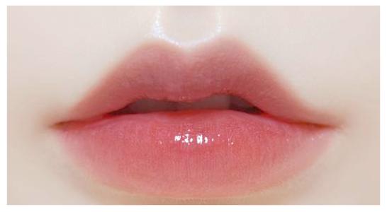 唇部性感线条怎么化?